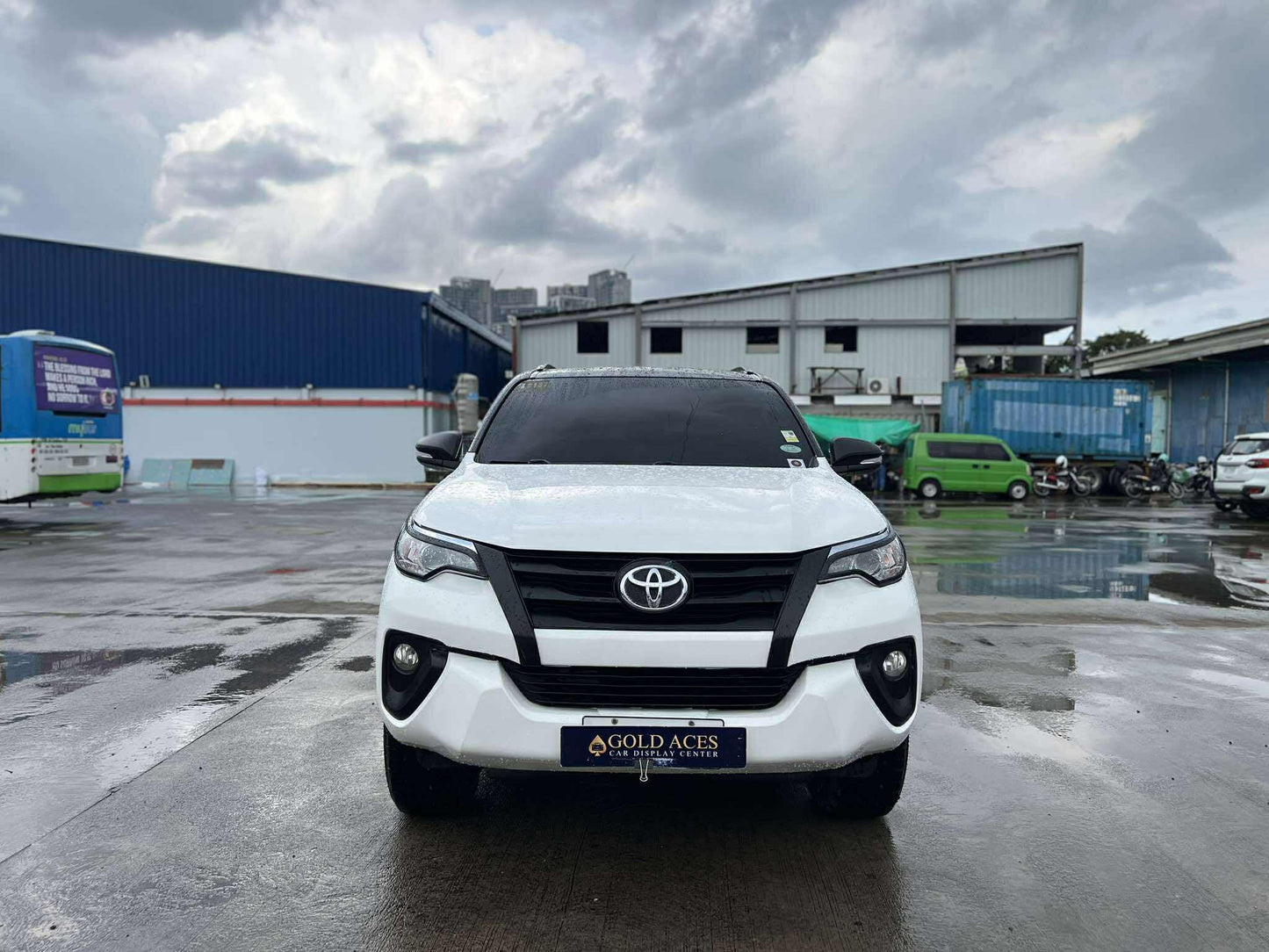 2016 TOYOTA FORTUNER 2.4L G 4X2 AUTOMATIC TRANSMISSION Gold Aces Car Display Center