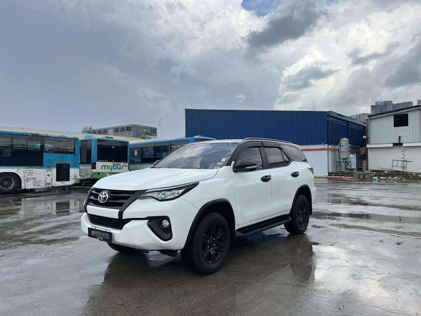 2016 TOYOTA FORTUNER 2.4L G 4X2 AUTOMATIC TRANSMISSION Gold Aces Car Display Center