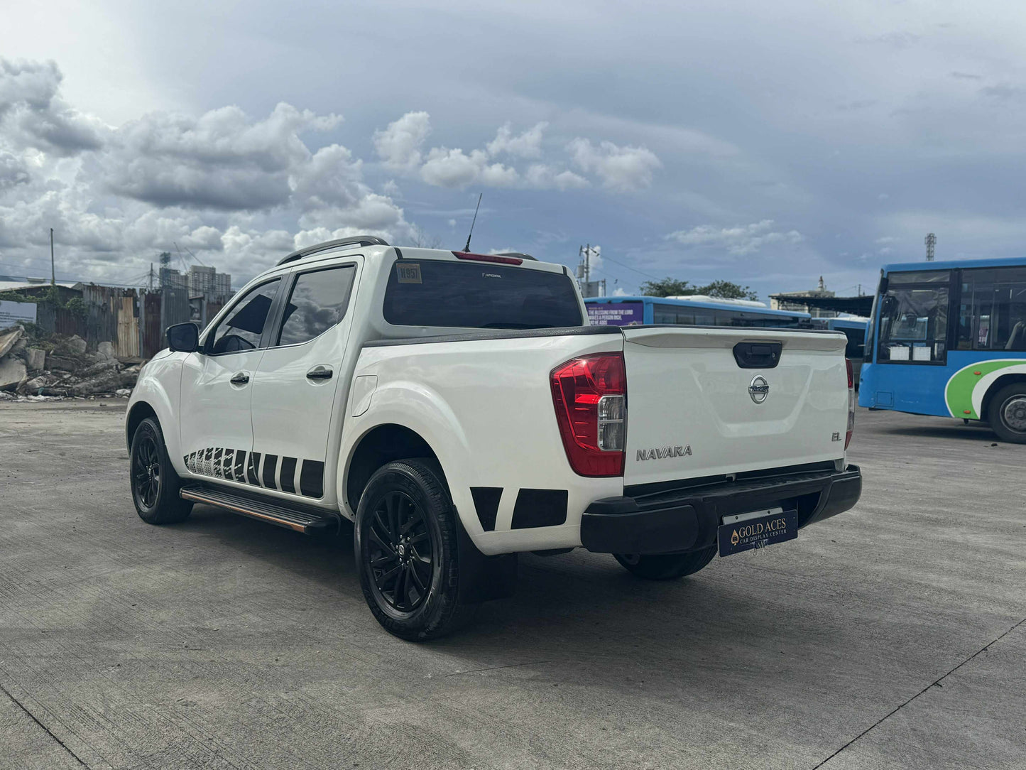 2019 NISSAN NAVARA 2.5L EL LIMITED AUTOMATIC TRANSMISSION Gold Aces Car Display Center