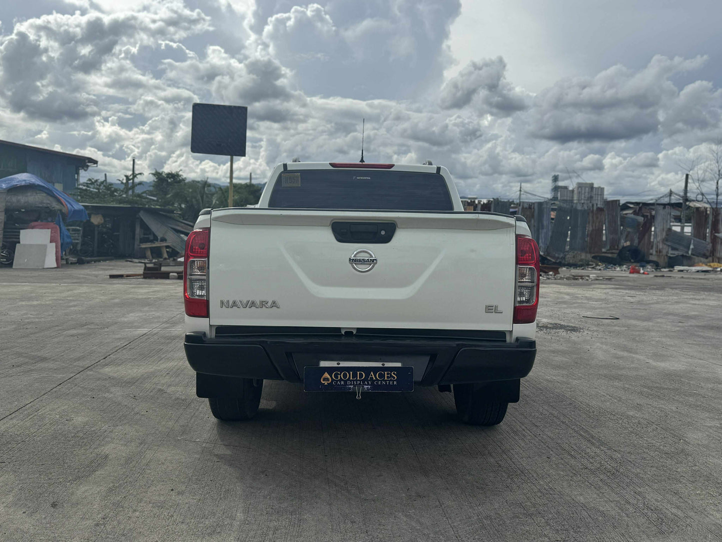 2019 NISSAN NAVARA 2.5L EL LIMITED AUTOMATIC TRANSMISSION Gold Aces Car Display Center