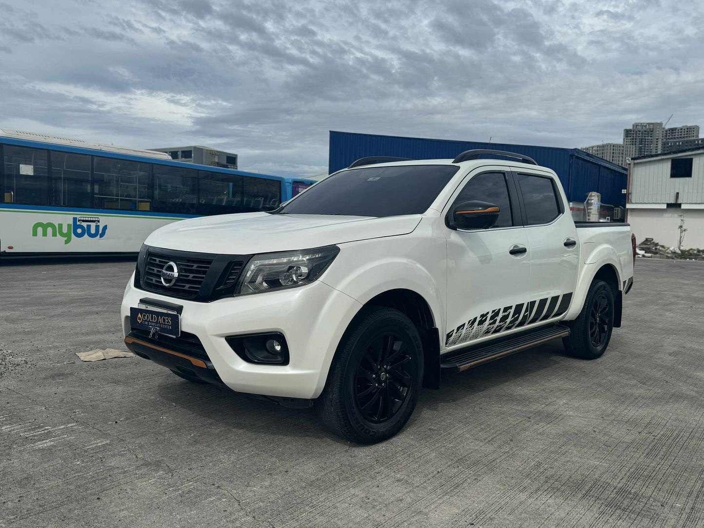 2019 NISSAN NAVARA 2.5L EL LIMITED AUTOMATIC TRANSMISSION Gold Aces Car Display Center
