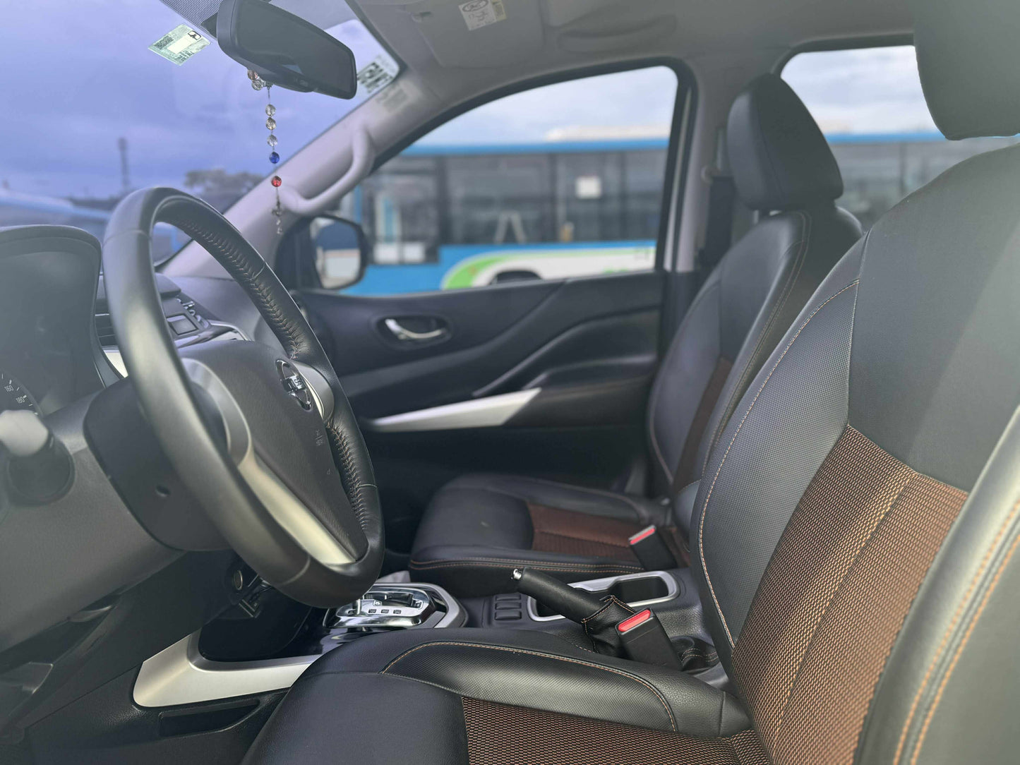 2019 NISSAN NAVARA 2.5L EL LIMITED AUTOMATIC TRANSMISSION Gold Aces Car Display Center