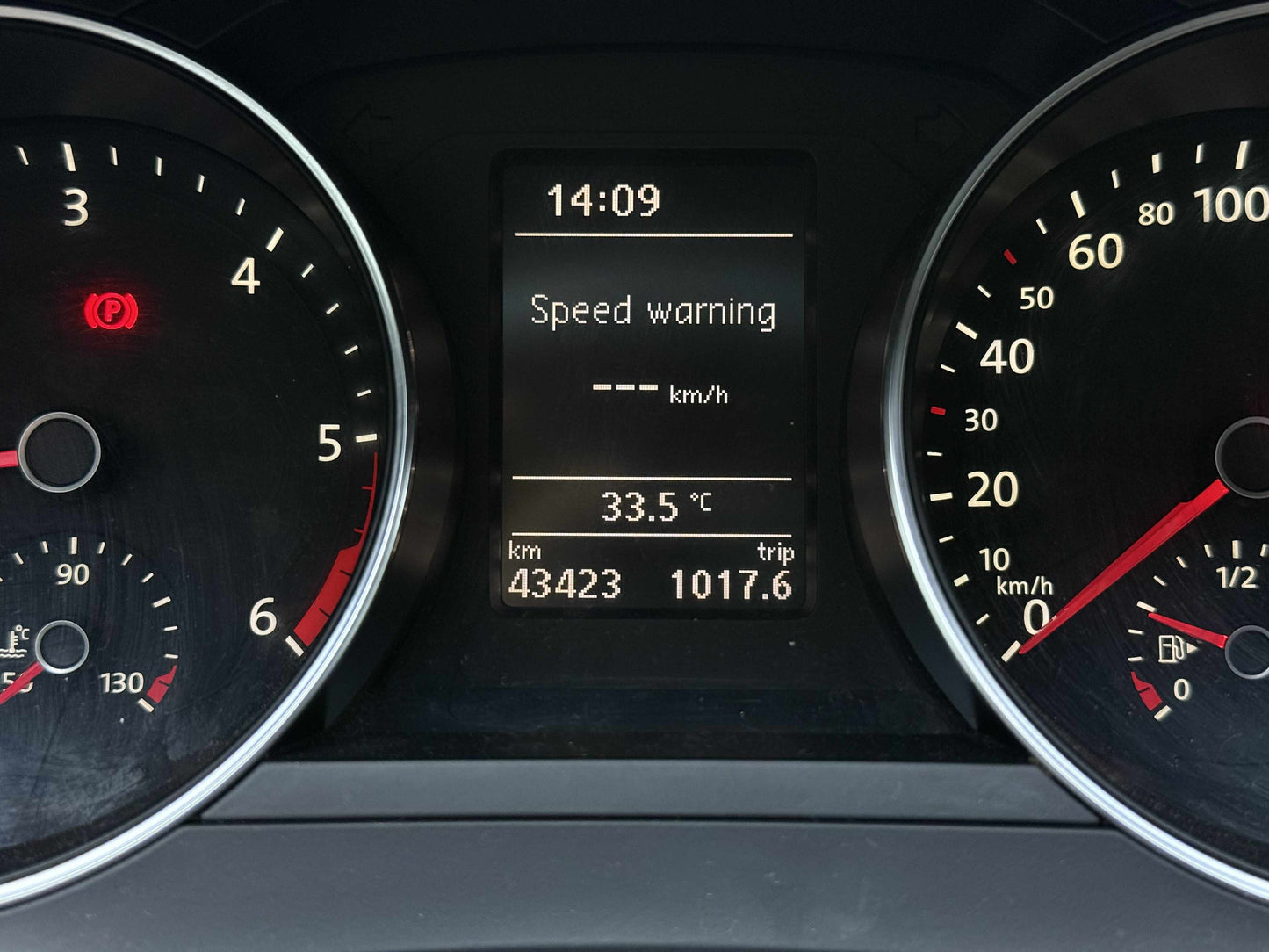 2016 VOLKSWAGEN JETTA 1.6L DSL MANUAL TRANSMISSION Gold Aces Car Display Center