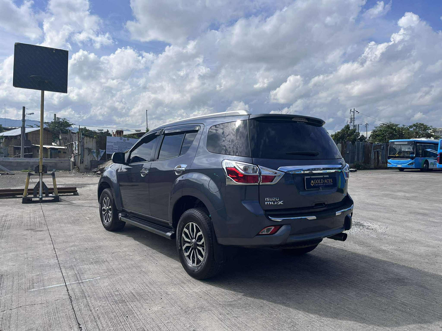 2017 ISUZU MUX LS 3.0L AUTOMATIC TRANSMISSION Gold Aces Car Display Center