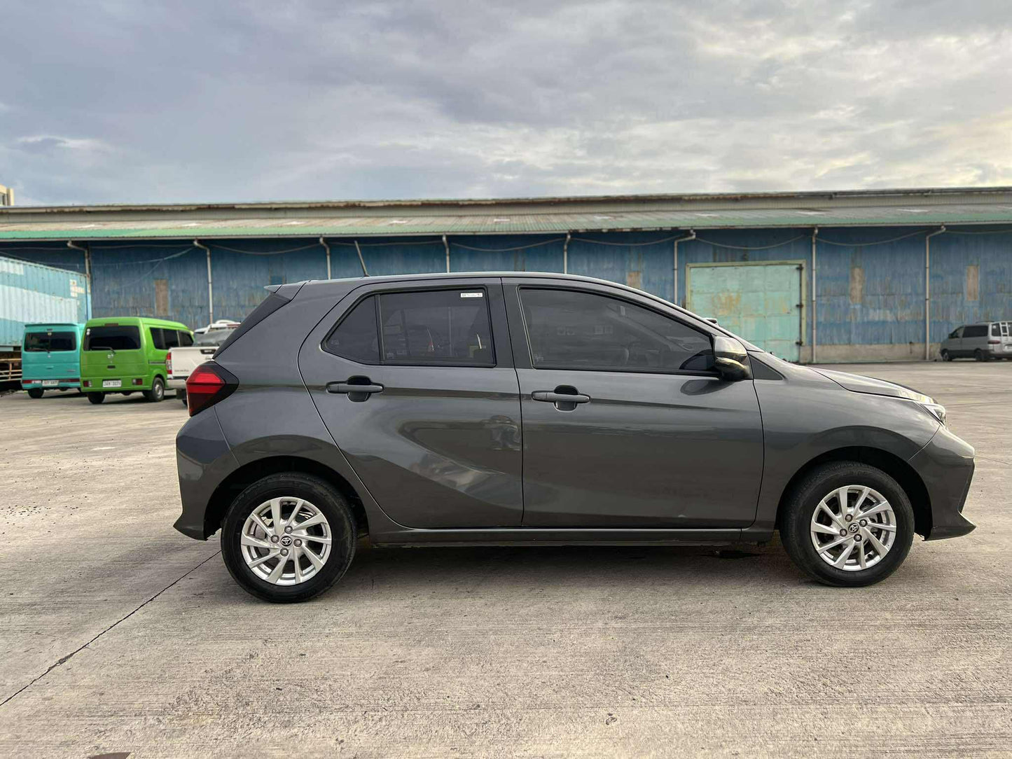 2025 TOYOTA WIGO G 1.0L AUTOMATIC TRANSMISSION (6T KMS ONLY!) Gold Aces Car Display Center
