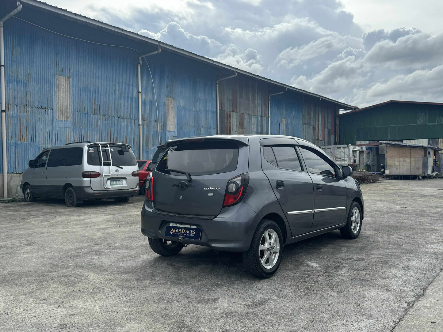 2015 TOYOTA WIGO G 1.0L AUTOMATIC TRANSMISSION Gold Aces Car Display Center