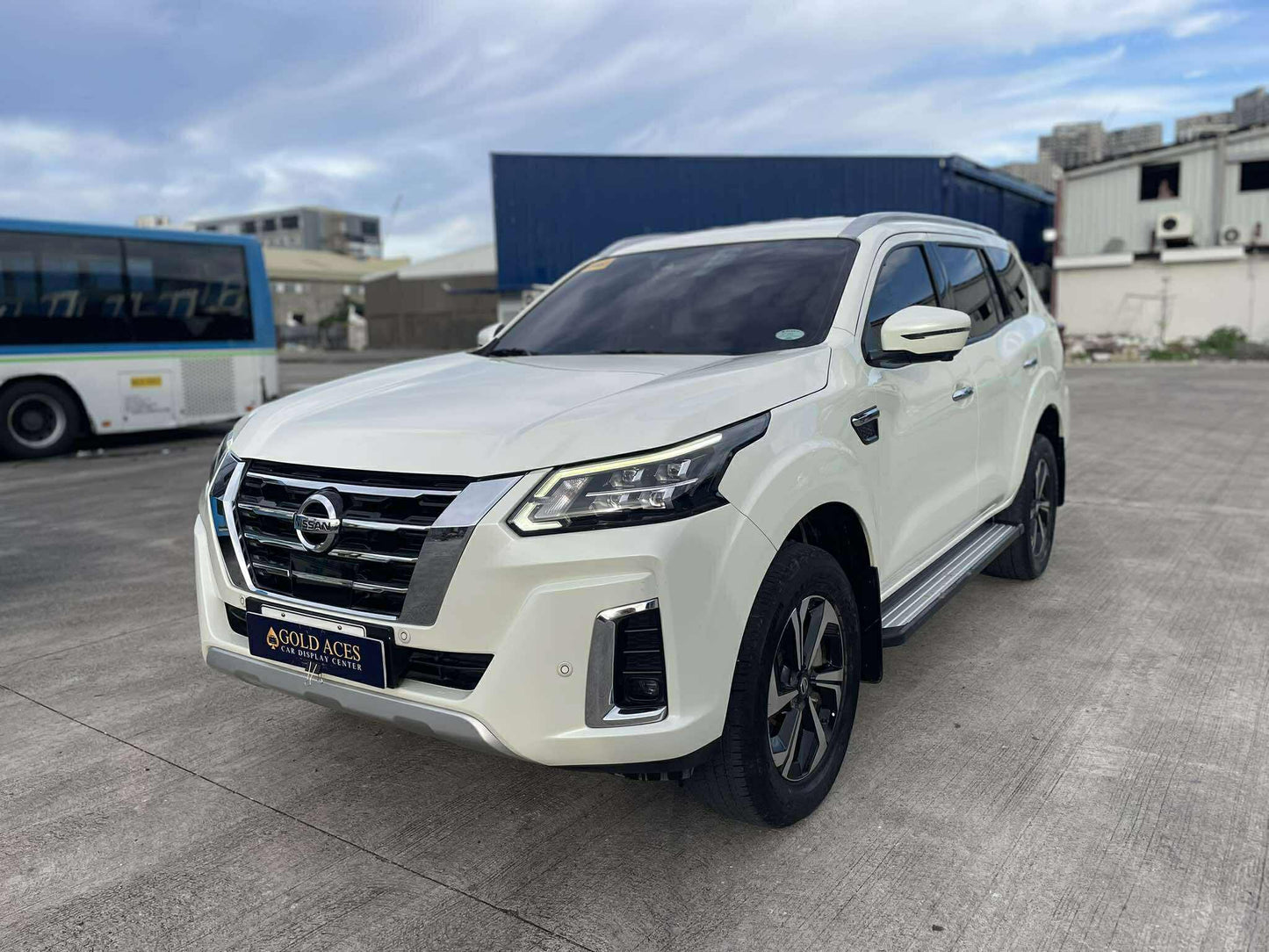 2022 NISSAN TERRA 2.5L VL 4X4 AUTOMATIC TRANMISSION Gold Aces Car Display Center