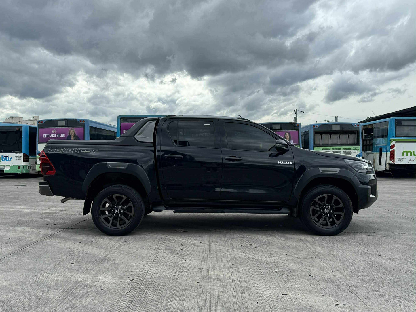 2022 TOYOTA HILUX 2.4L 4X2 CONQUEST MANUAL TRANSMISSION Gold Aces Car Display Center