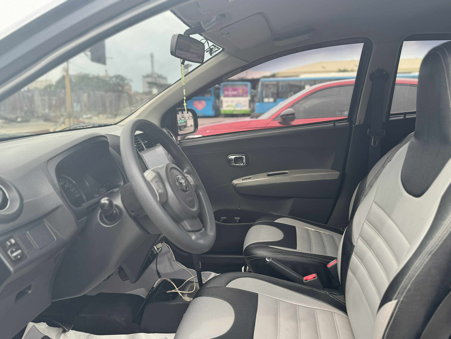 2015 TOYOTA WIGO G 1.0L AUTOMATIC TRANSMISSION Gold Aces Car Display Center