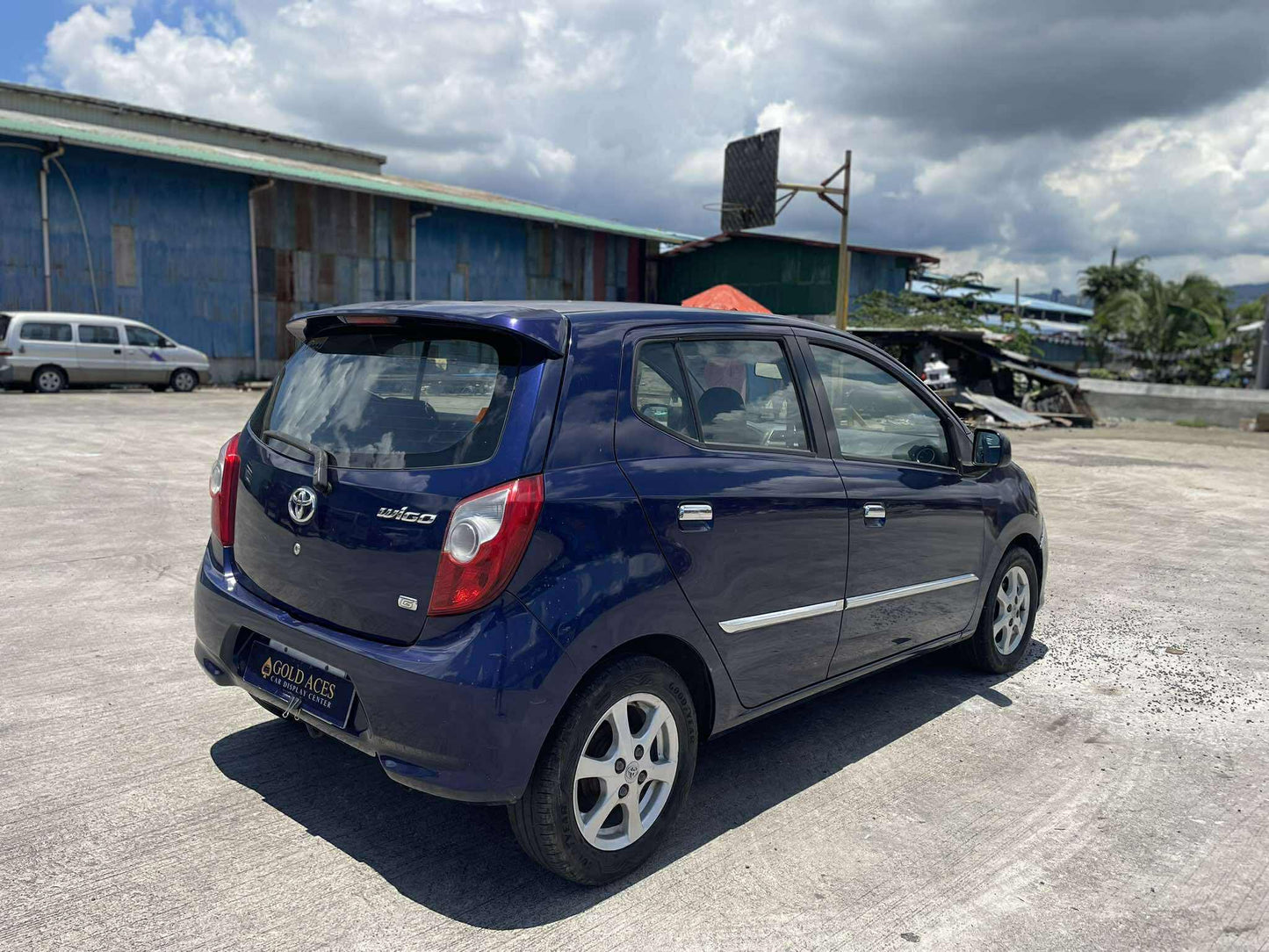 2015 TOYOTA WIGO G 1.0L AUTOMATIC TRANSMISSION Gold Aces Car Display Center