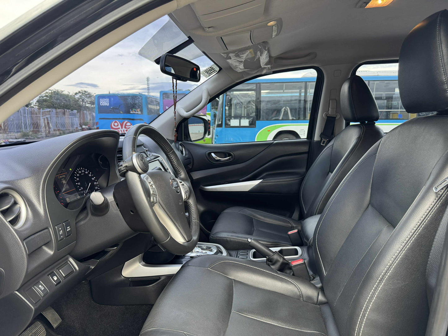 2020 NISSAN NAVARA 2.5L4X4 VL AUTOMATIC TRANSMISSION Gold Aces Car Display Center