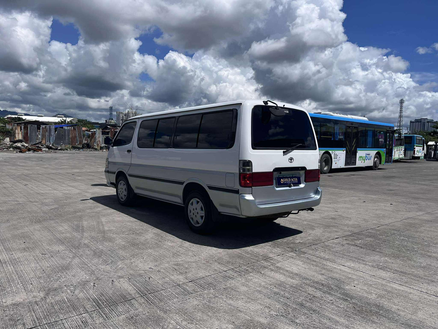2001 TOYOTA HIACE COMMUTER 3.0L DSL MANUAL TRANSMISSION Gold Aces Car Display Center