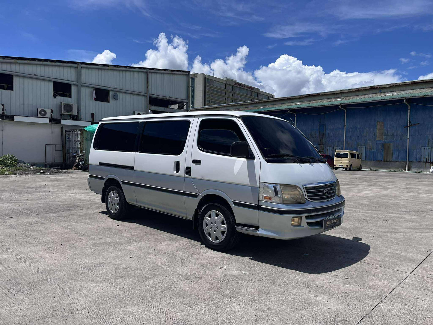 2001 TOYOTA HIACE COMMUTER 3.0L DSL MANUAL TRANSMISSION Gold Aces Car Display Center