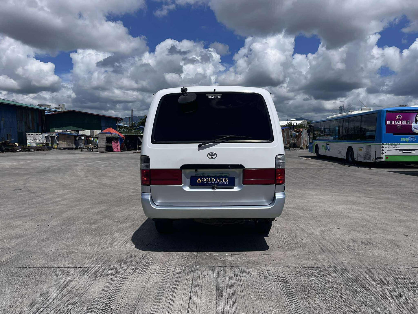 2001 TOYOTA HIACE COMMUTER 3.0L DSL MANUAL TRANSMISSION Gold Aces Car Display Center