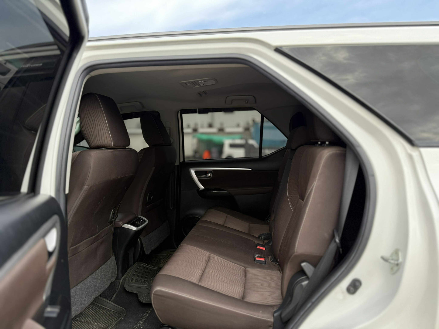 2018 TOYOTA FORTUNER 2.4L G 4X2 MANUAL TRANSMISSION Gold Aces Car Display Center
