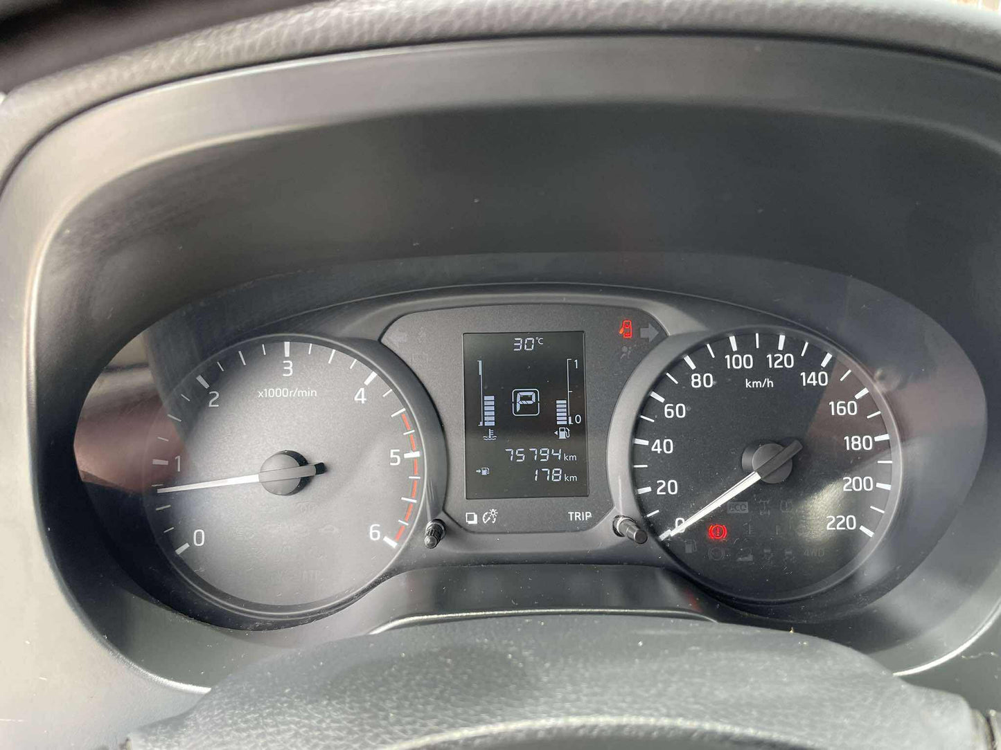 2023 NISSAN NAVARA 2.5L 4X2 VE AUTOMATIC TRANSMISSION (18T KMS ONLY!) Gold Aces Car Display Center