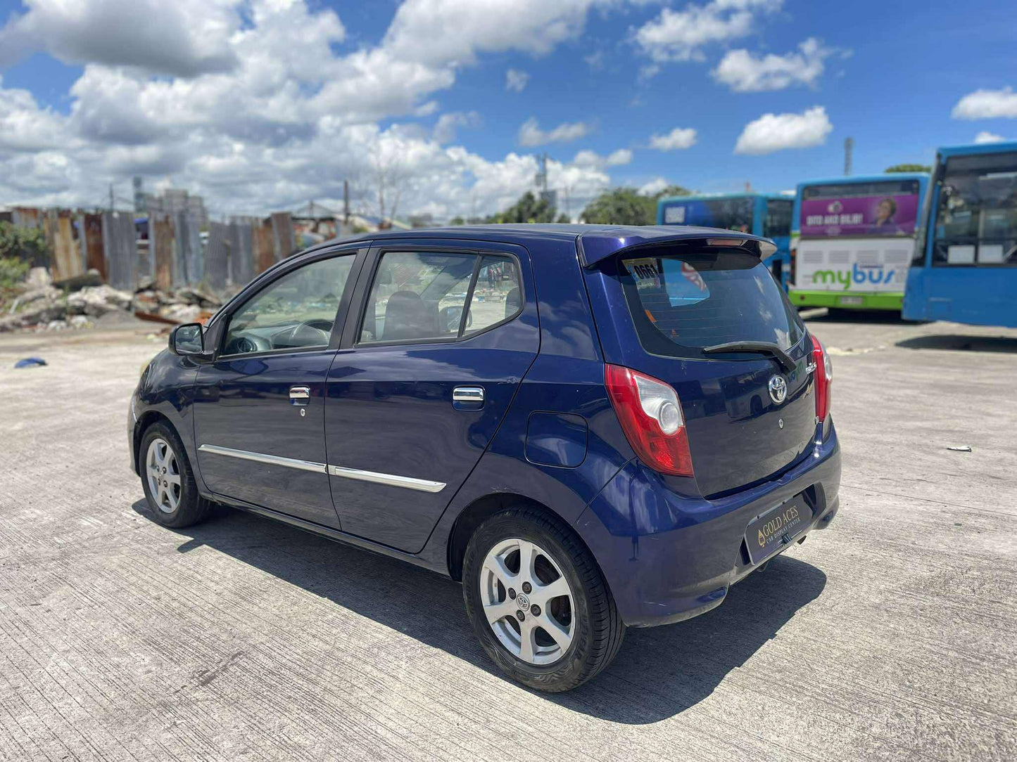 2015 TOYOTA WIGO G 1.0L AUTOMATIC TRANSMISSION Gold Aces Car Display Center