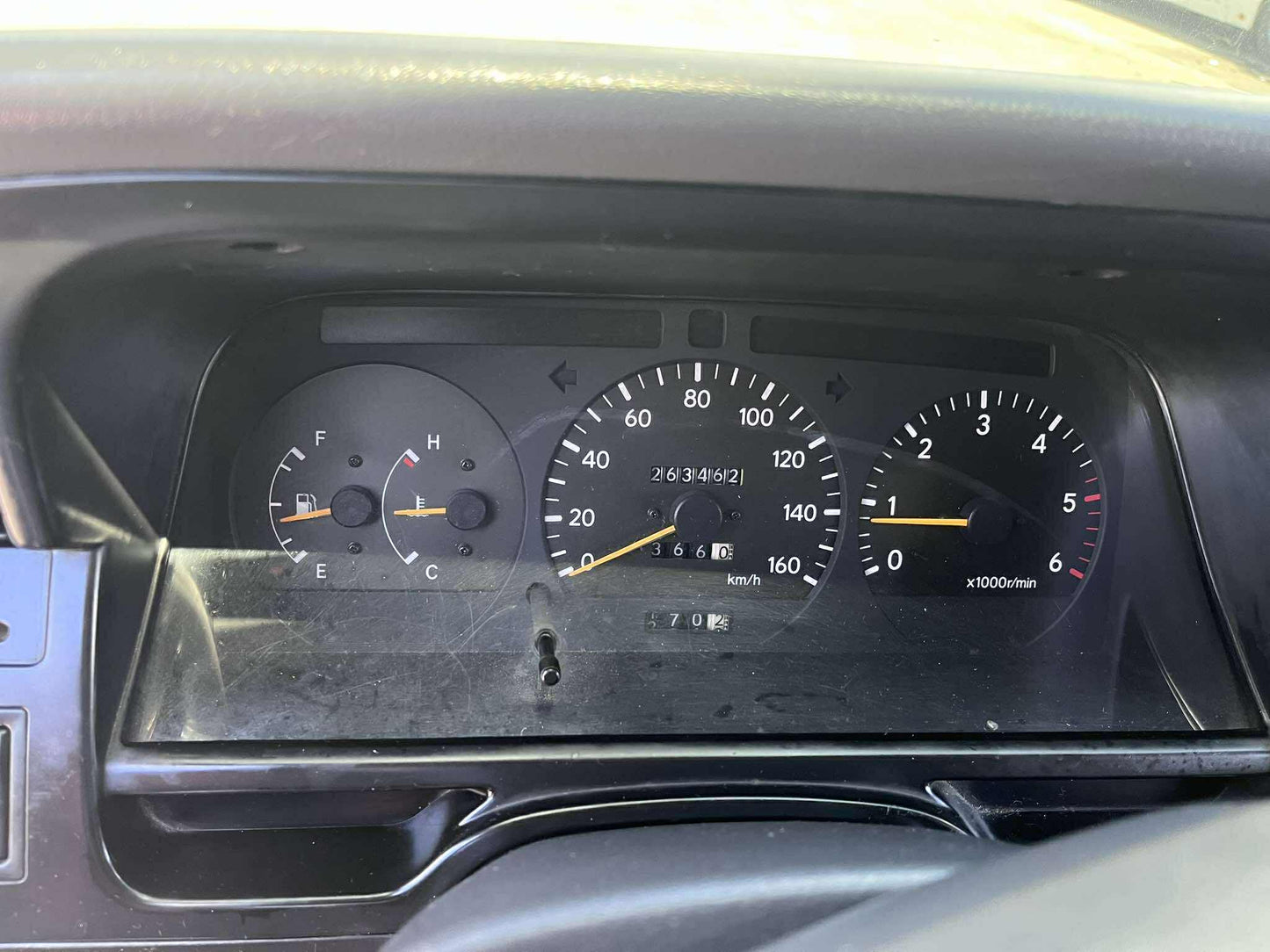 2001 TOYOTA HIACE COMMUTER 3.0L DSL MANUAL TRANSMISSION Gold Aces Car Display Center
