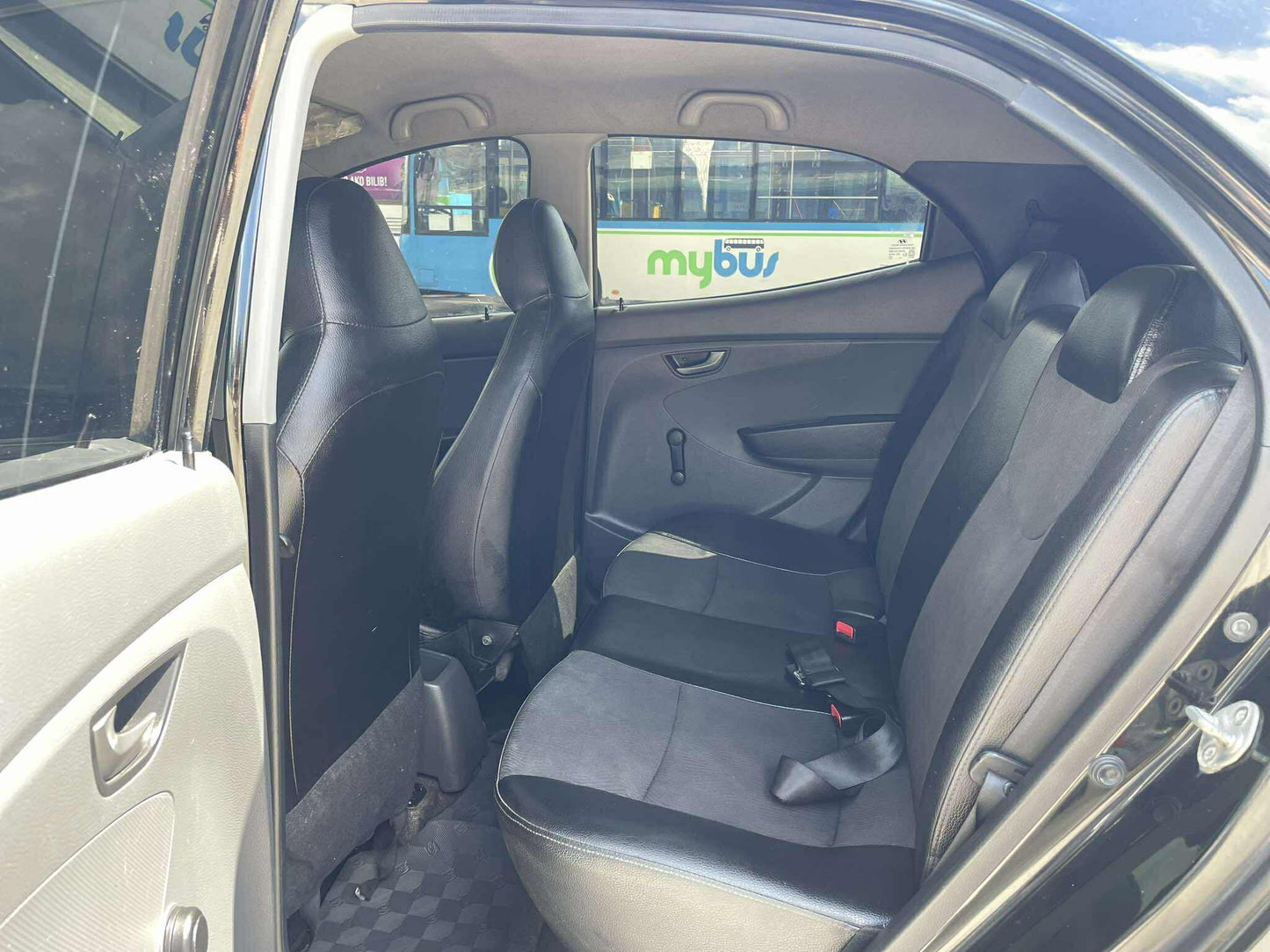 2017 HYUNDAI EON GLX 0.8L MANUAL TRANSMISION Gold Aces Car Display Center