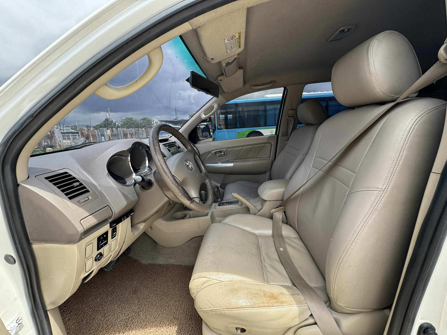 2007 TOYOTA FORTUNER 3.0L 4X4 AUTOMATIC TRANSMISSION Gold Aces Car Display Center