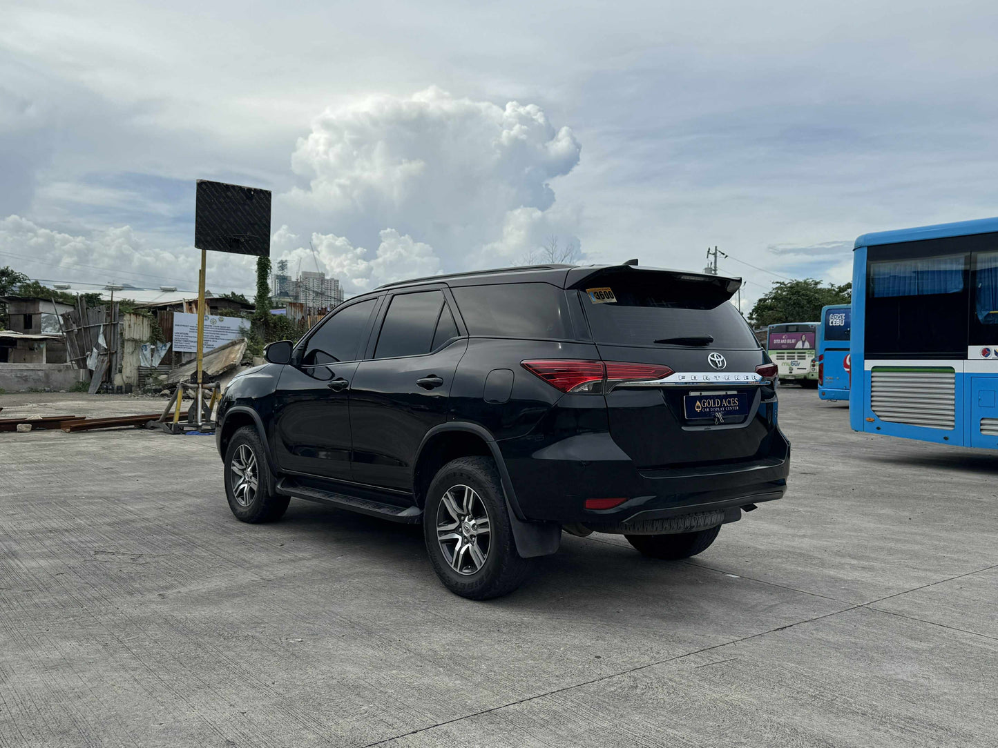 2016 TOYOTA FORTUNER 2.4L G 4X2 AUTOMATIC TRANSMISSION Gold Aces Car Display Center