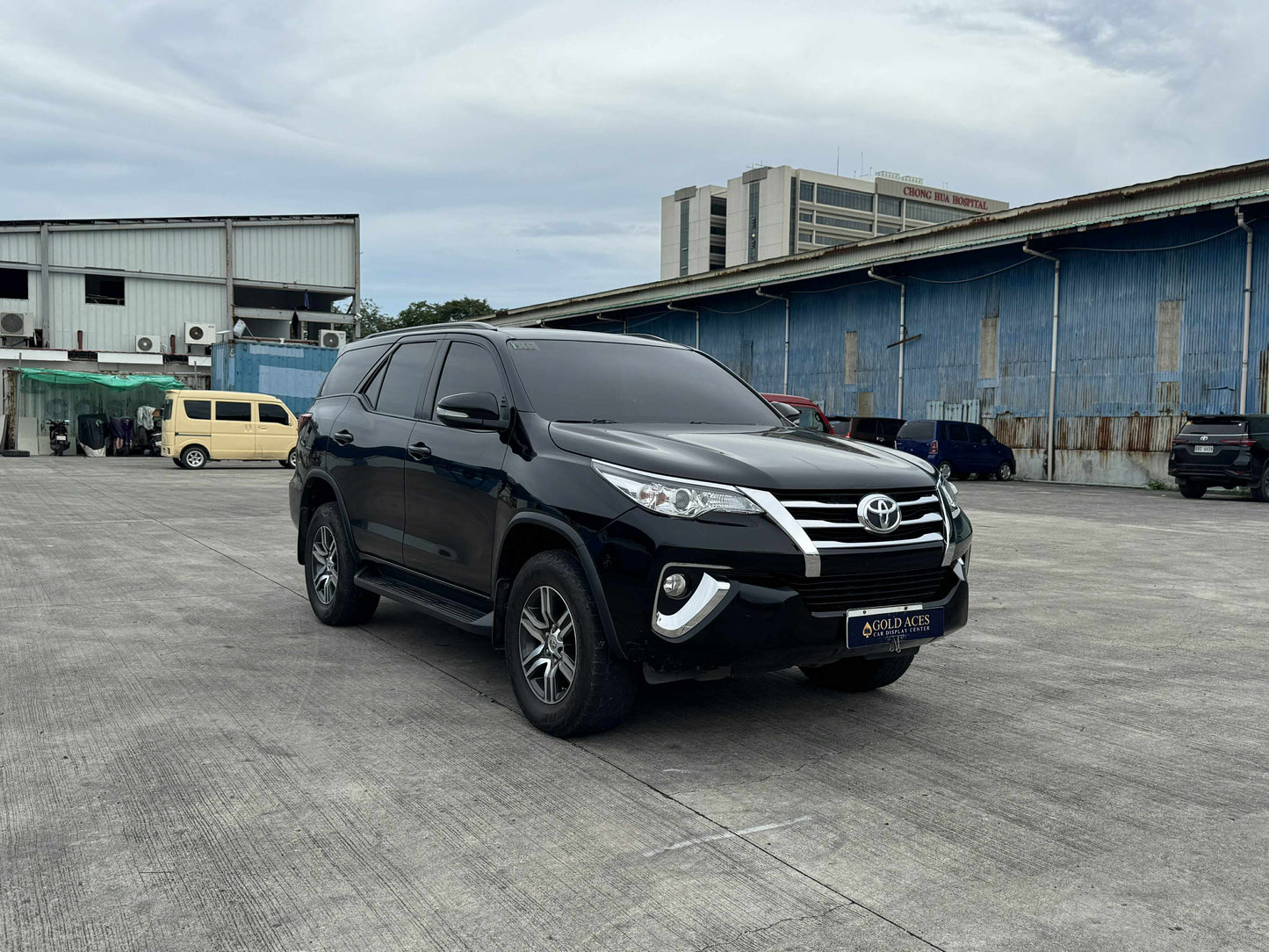2016 TOYOTA FORTUNER 2.4L G 4X2 AUTOMATIC TRANSMISSION Gold Aces Car Display Center