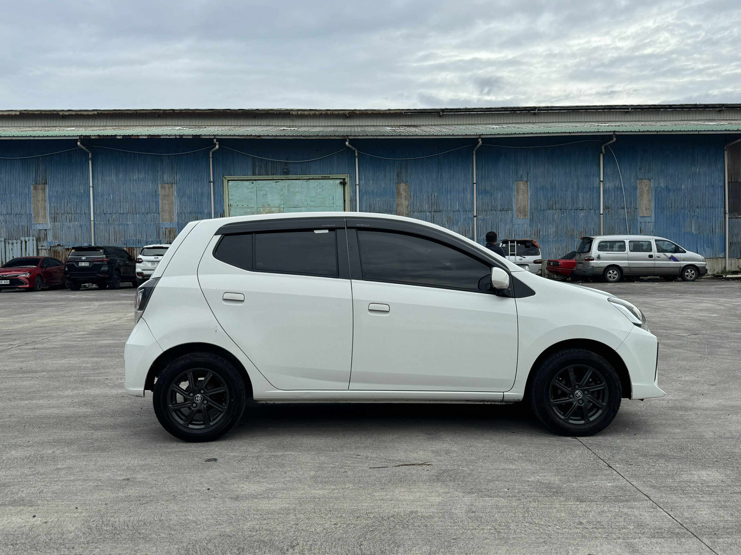 2020 TOYOTA WIGO E 1.0L MANUAL TRANSMISSION Gold Aces Car Display Center