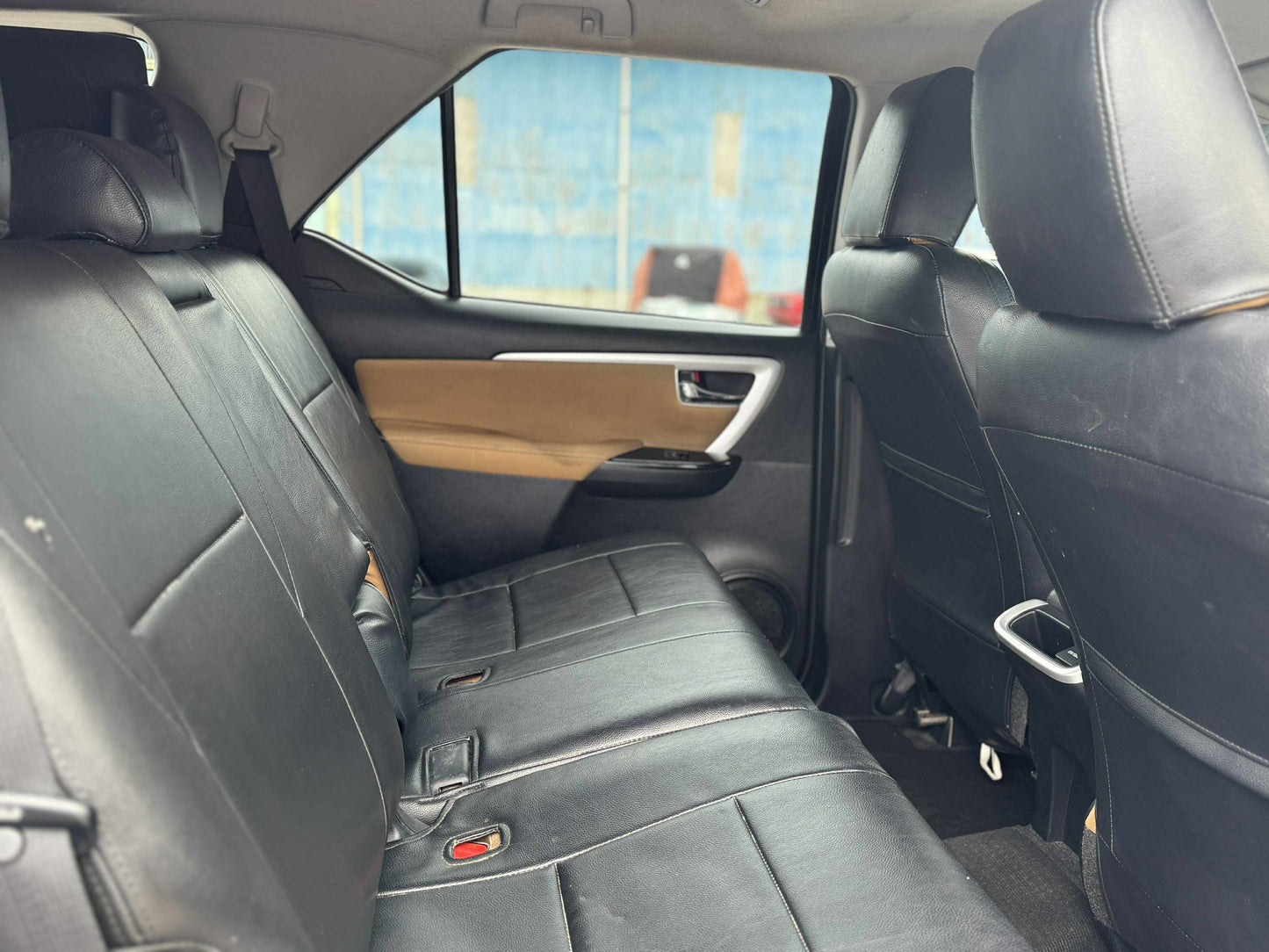2016 TOYOTA FORTUNER 2.4L G 4X2 AUTOMATIC TRANSMISSION Gold Aces Car Display Center