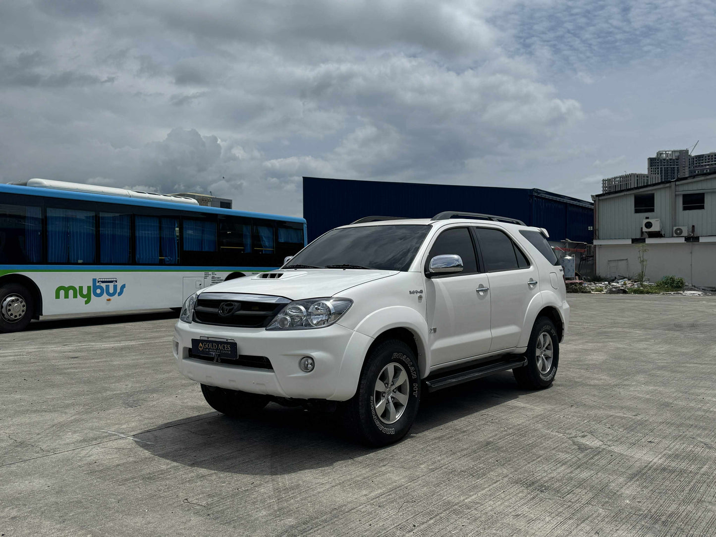 2007 TOYOTA FORTUNER 3.0L 4X4 AUTOMATIC TRANSMISSION Gold Aces Car Display Center