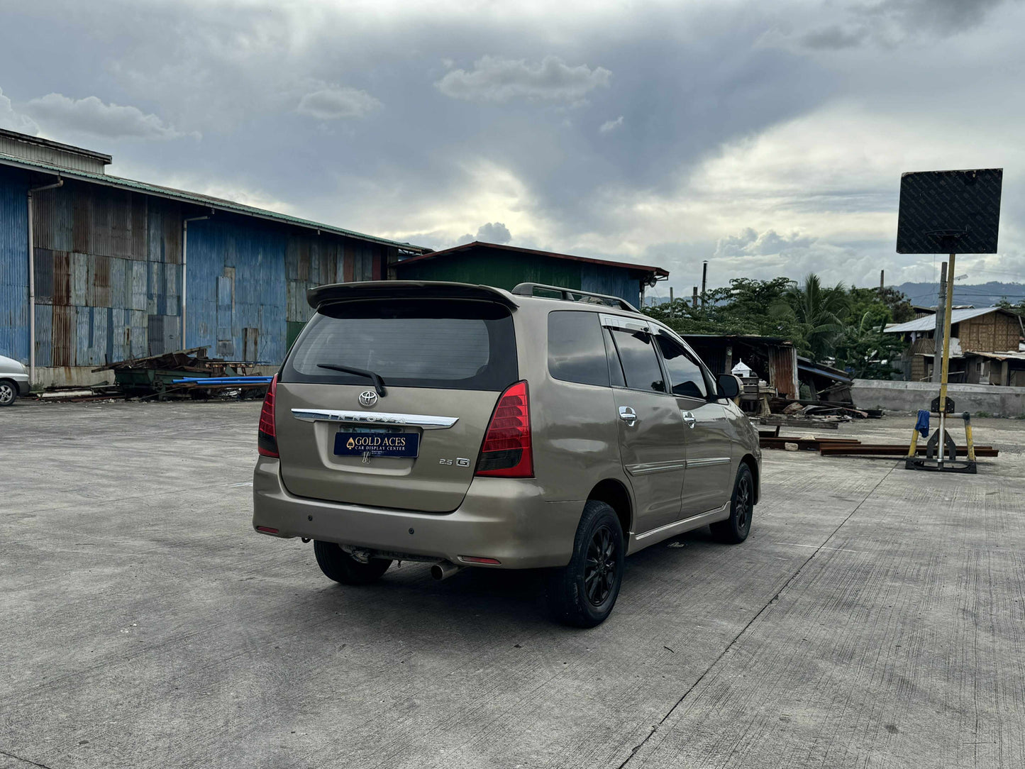 2012 TOYOTA INNOVA 2.8L G DSL AUTOMATIC TRANSMISSION Gold Aces Car Display Center
