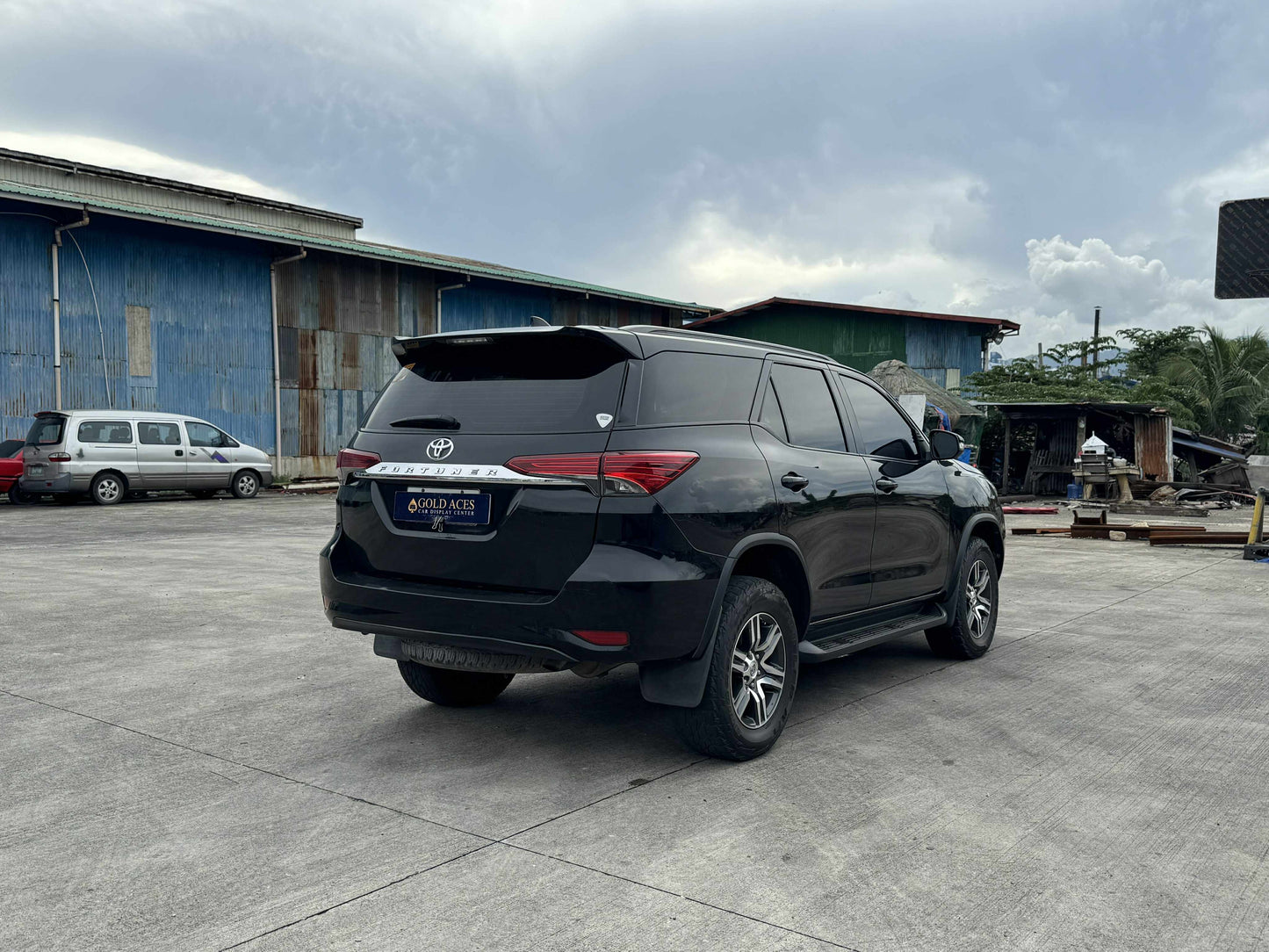2016 TOYOTA FORTUNER 2.4L G 4X2 AUTOMATIC TRANSMISSION Gold Aces Car Display Center