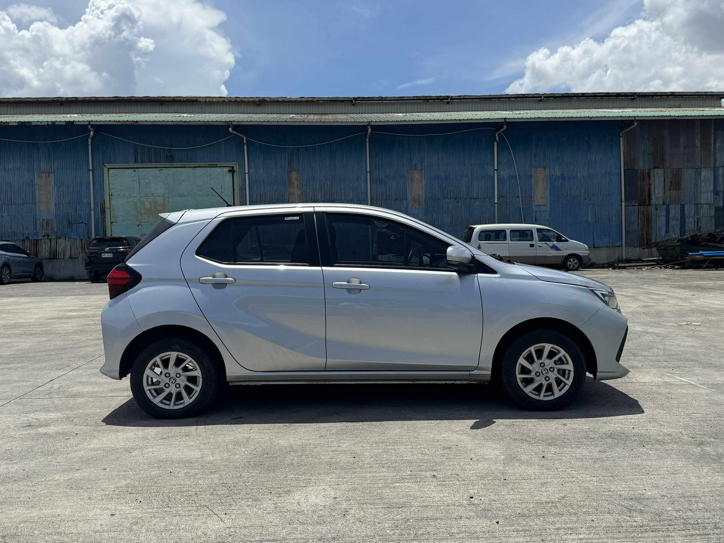2024 TOYOTA WIGO G 1.0L AUTOMATIC TRANSMISSION (8T KMS ONLY!) Gold Aces Car Display Center