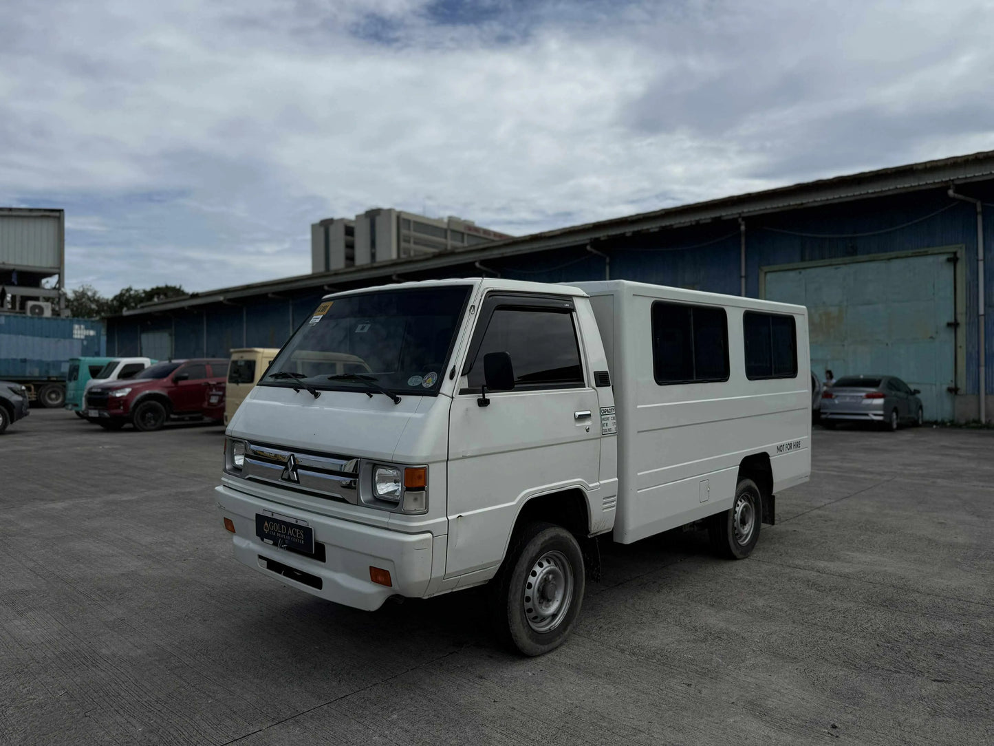 2023 MITSUBISHI L300 2.2L DSL MANUAL TRANSMISSION Gold Aces Car Display Center