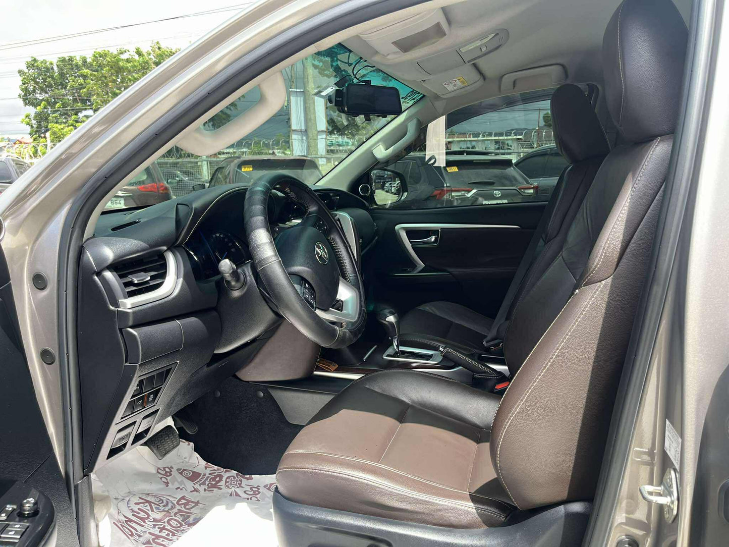 2016 TOYOTA FORTUNER 2.4L V 4X2 AUTOMATIC TRANSMISSION Gold Aces Car Display Center