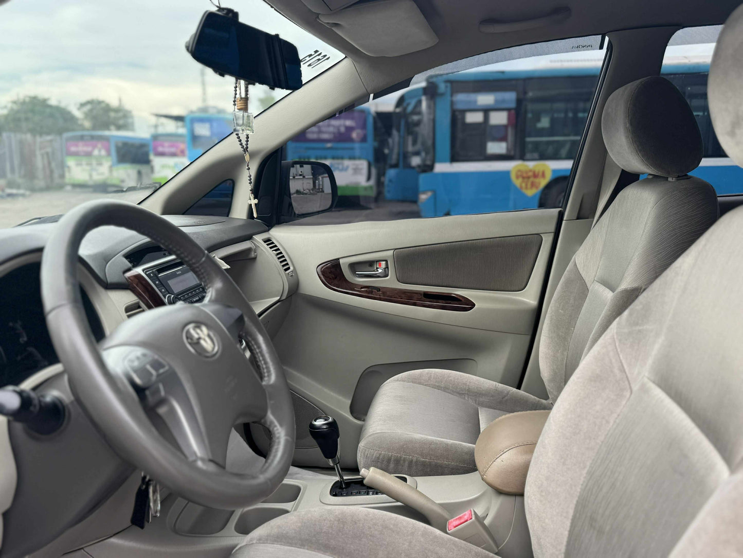 2012 TOYOTA INNOVA 2.8L G DSL AUTOMATIC TRANSMISSION Gold Aces Car Display Center