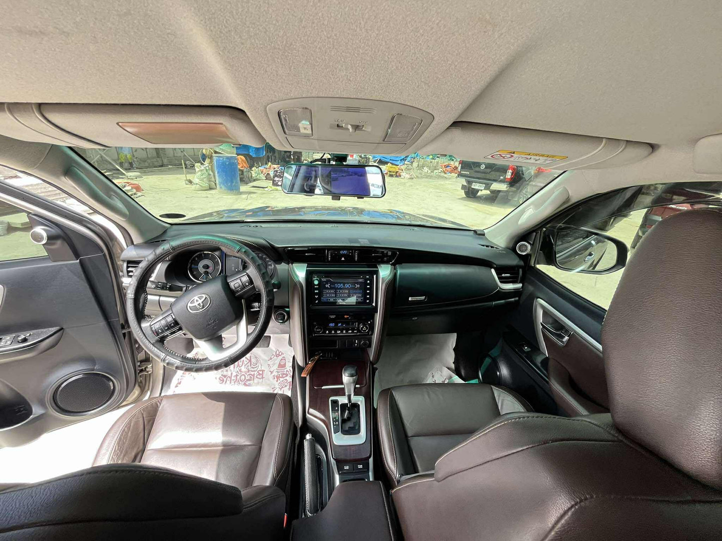 2016 TOYOTA FORTUNER 2.4L V 4X2 AUTOMATIC TRANSMISSION Gold Aces Car Display Center