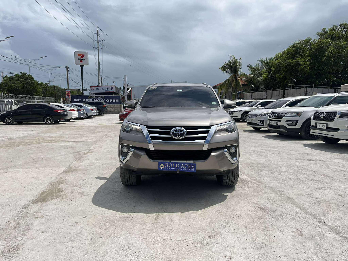 2016 TOYOTA FORTUNER 2.4L V 4X2 AUTOMATIC TRANSMISSION Gold Aces Car Display Center