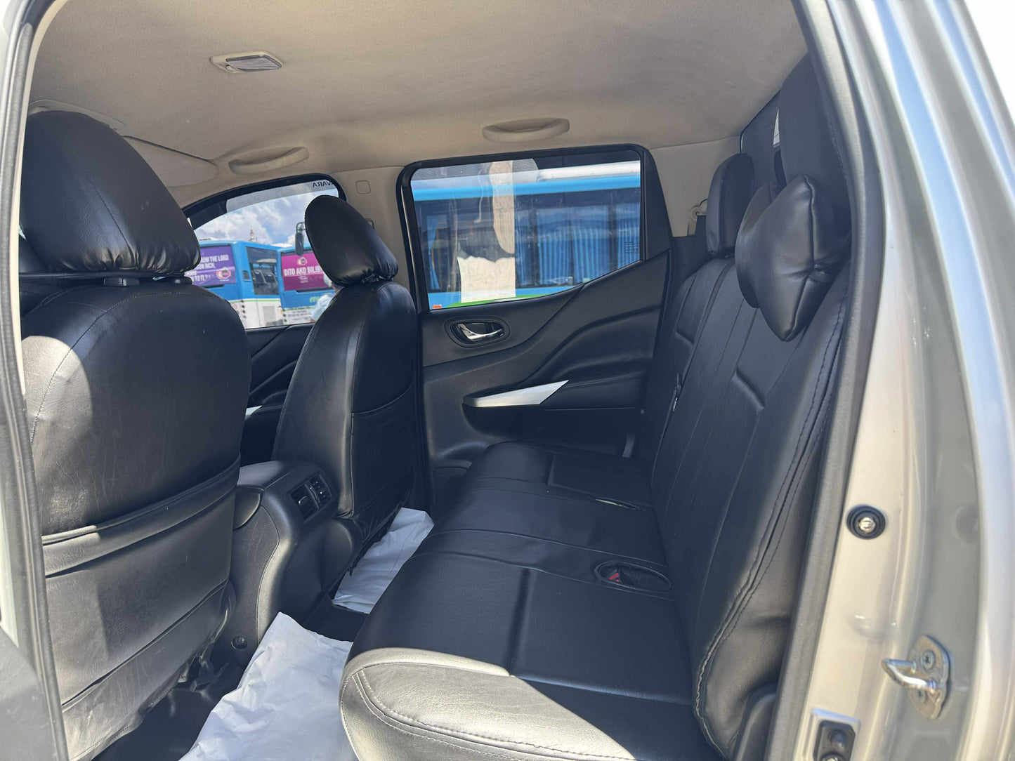 2020 ACQ NISSAN NAVARA 2.5L 4X2 EL AUTOMATIC TRANSMISSION Gold Aces Car Display Center