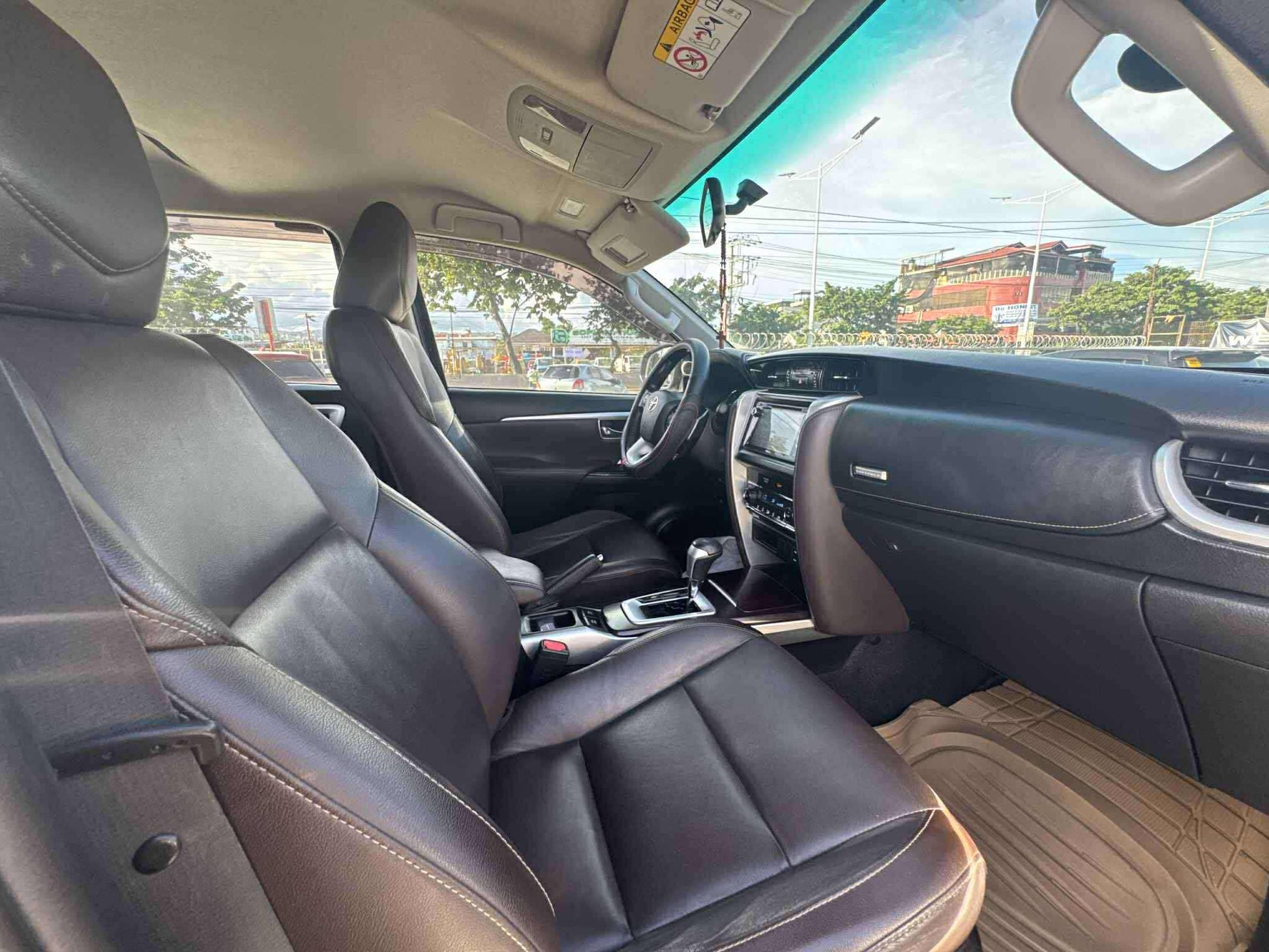 2018 TOYOTA FORTUNER 2.4L V 4X2 AUTOMATIC TRANSMISSION Gold Aces Car Display Center