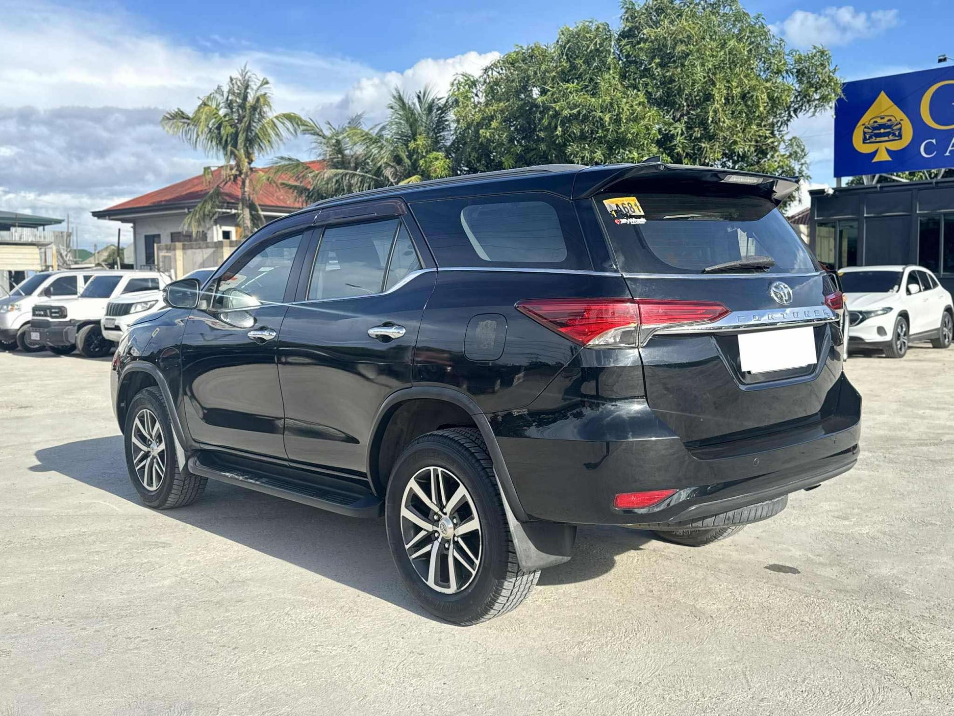 2018 TOYOTA FORTUNER 2.4L V 4X2 AUTOMATIC TRANSMISSION Gold Aces Car Display Center