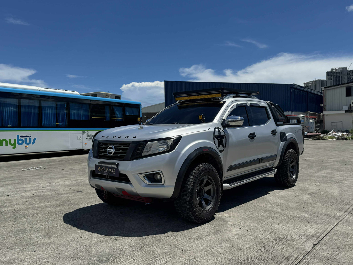 2020 ACQ NISSAN NAVARA 2.5L 4X2 EL AUTOMATIC TRANSMISSION Gold Aces Car Display Center