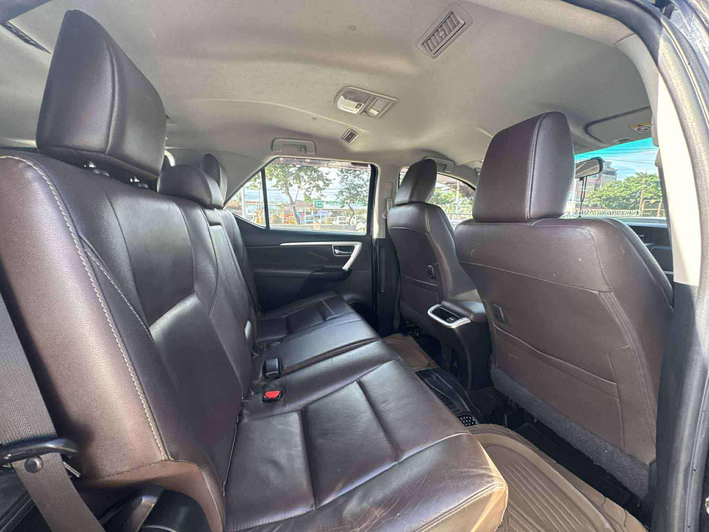 2018 TOYOTA FORTUNER 2.4L V 4X2 AUTOMATIC TRANSMISSION Gold Aces Car Display Center