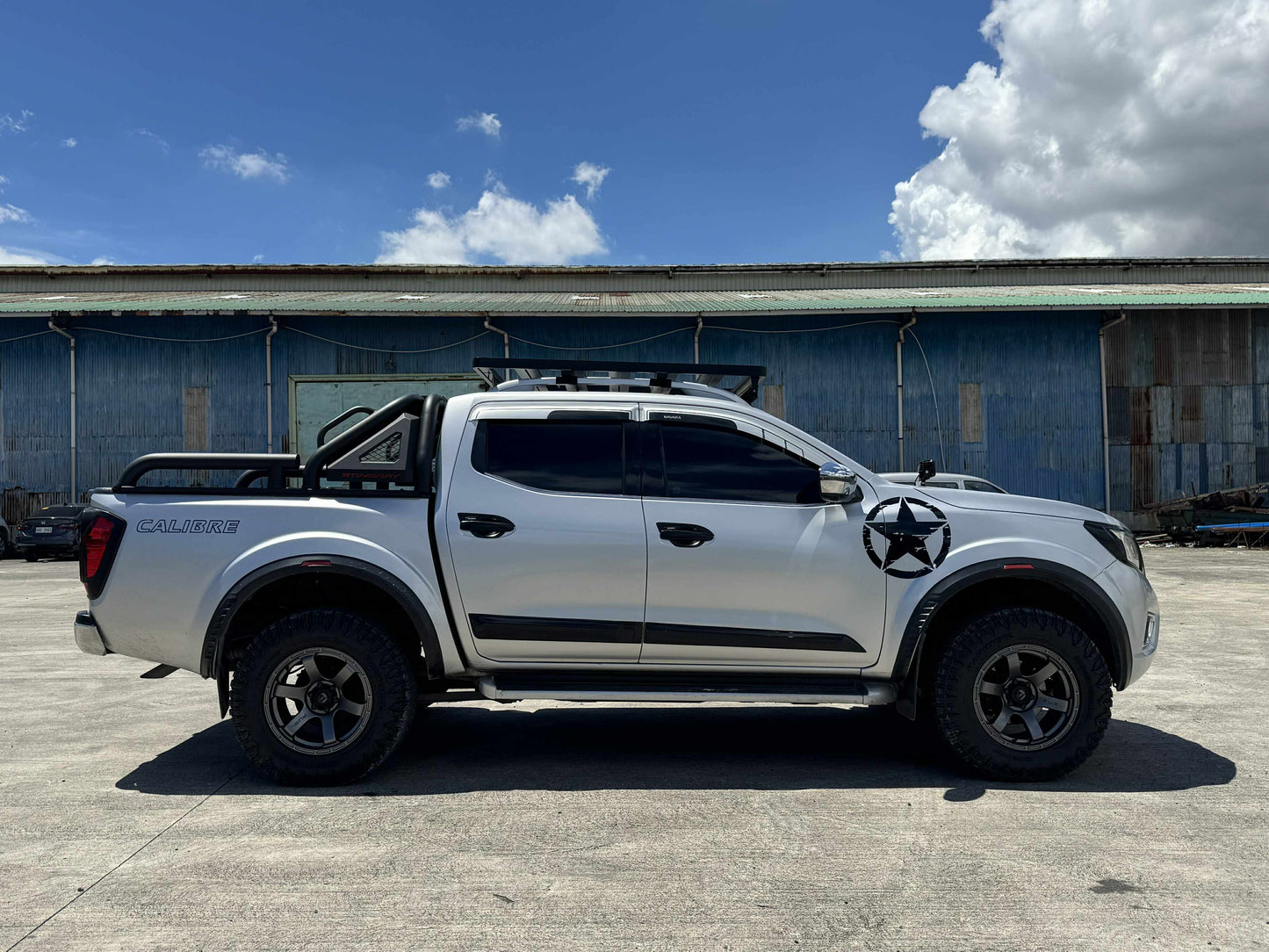 2020 ACQ NISSAN NAVARA 2.5L 4X2 EL AUTOMATIC TRANSMISSION Gold Aces Car Display Center