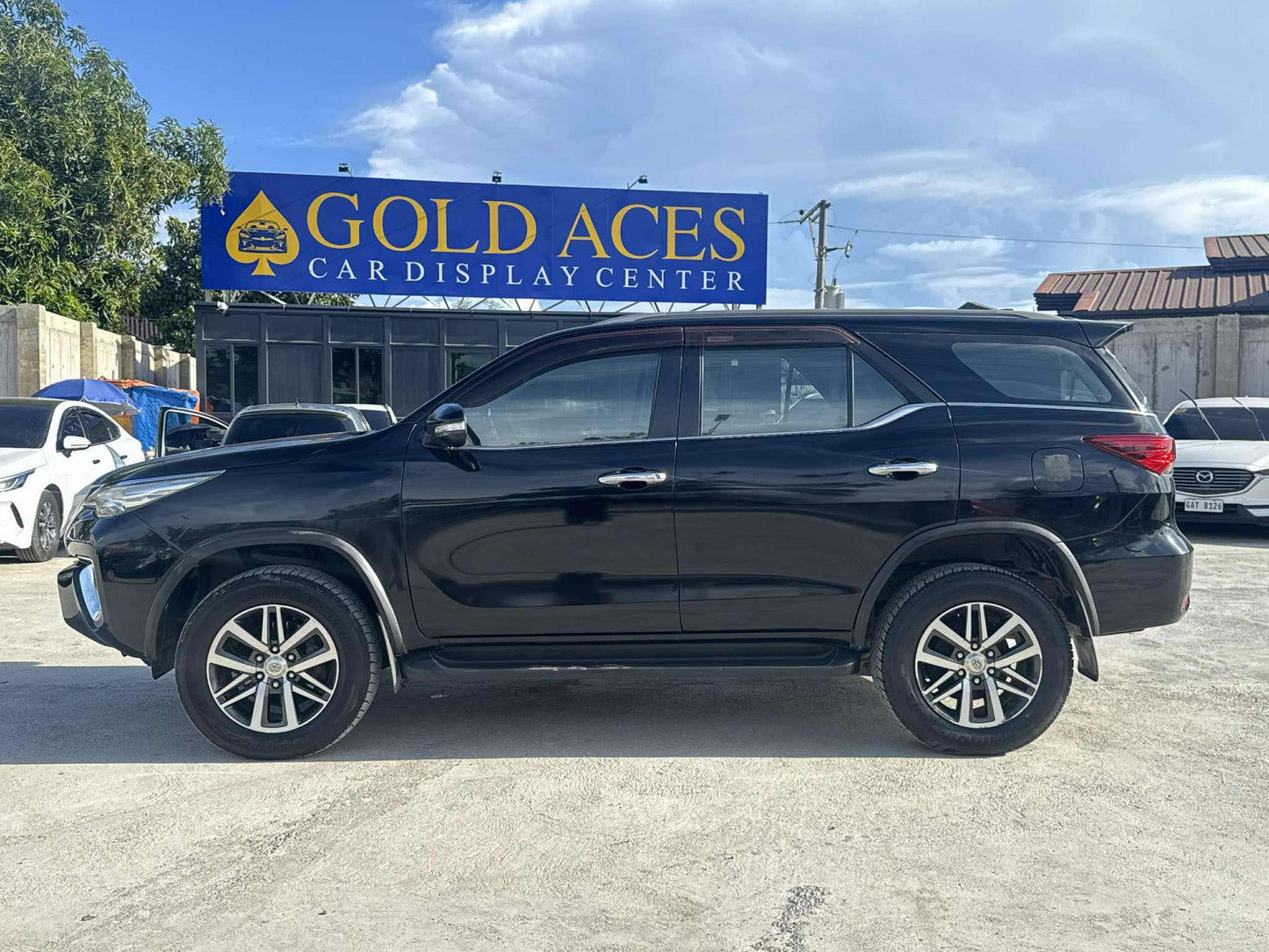2018 TOYOTA FORTUNER 2.4L V 4X2 AUTOMATIC TRANSMISSION Gold Aces Car Display Center