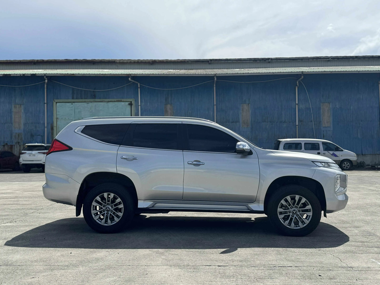 2023 MITSUBISHI MONTERO SPORTS GLS 2.4L DSL AUTOMATIC TRANSMISSION (9T KMS ONLY!!) Gold Aces Car Display Center