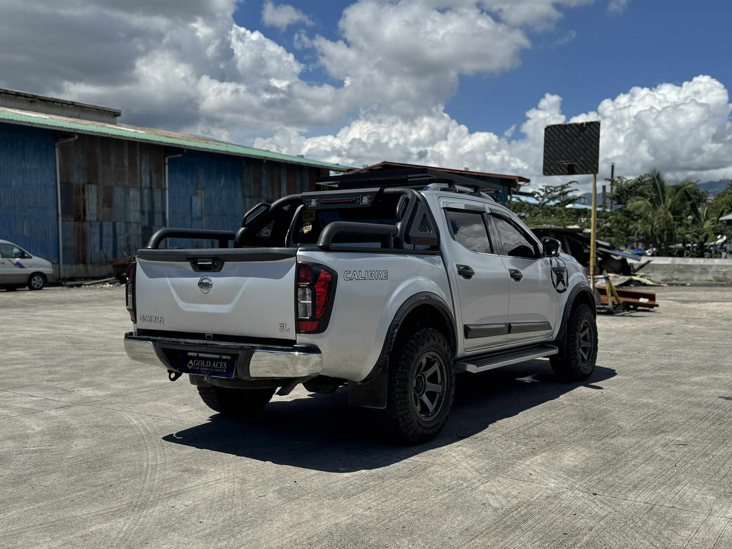 2020 ACQ NISSAN NAVARA 2.5L 4X2 EL AUTOMATIC TRANSMISSION Gold Aces Car Display Center