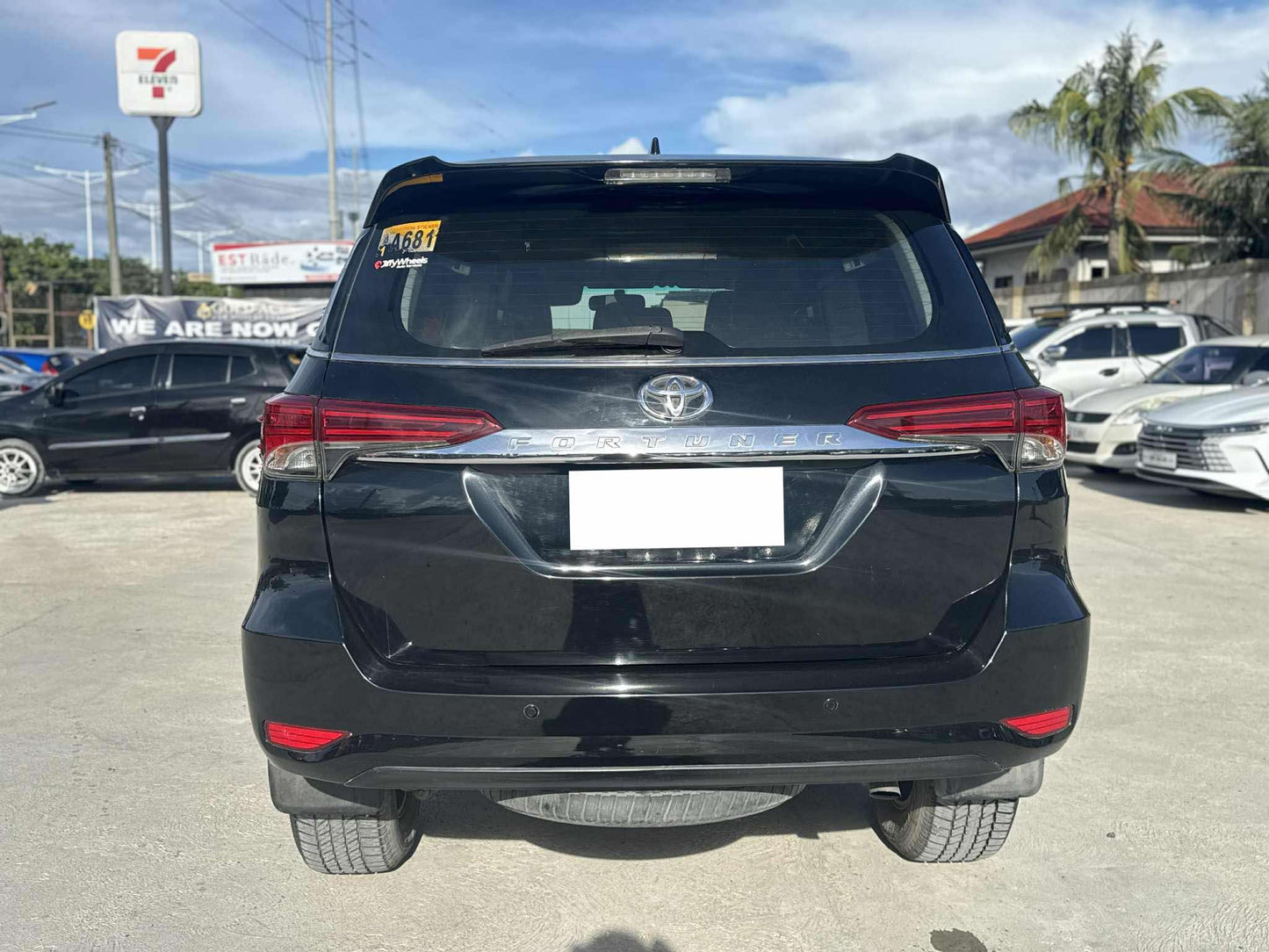 2018 TOYOTA FORTUNER 2.4L V 4X2 AUTOMATIC TRANSMISSION Gold Aces Car Display Center