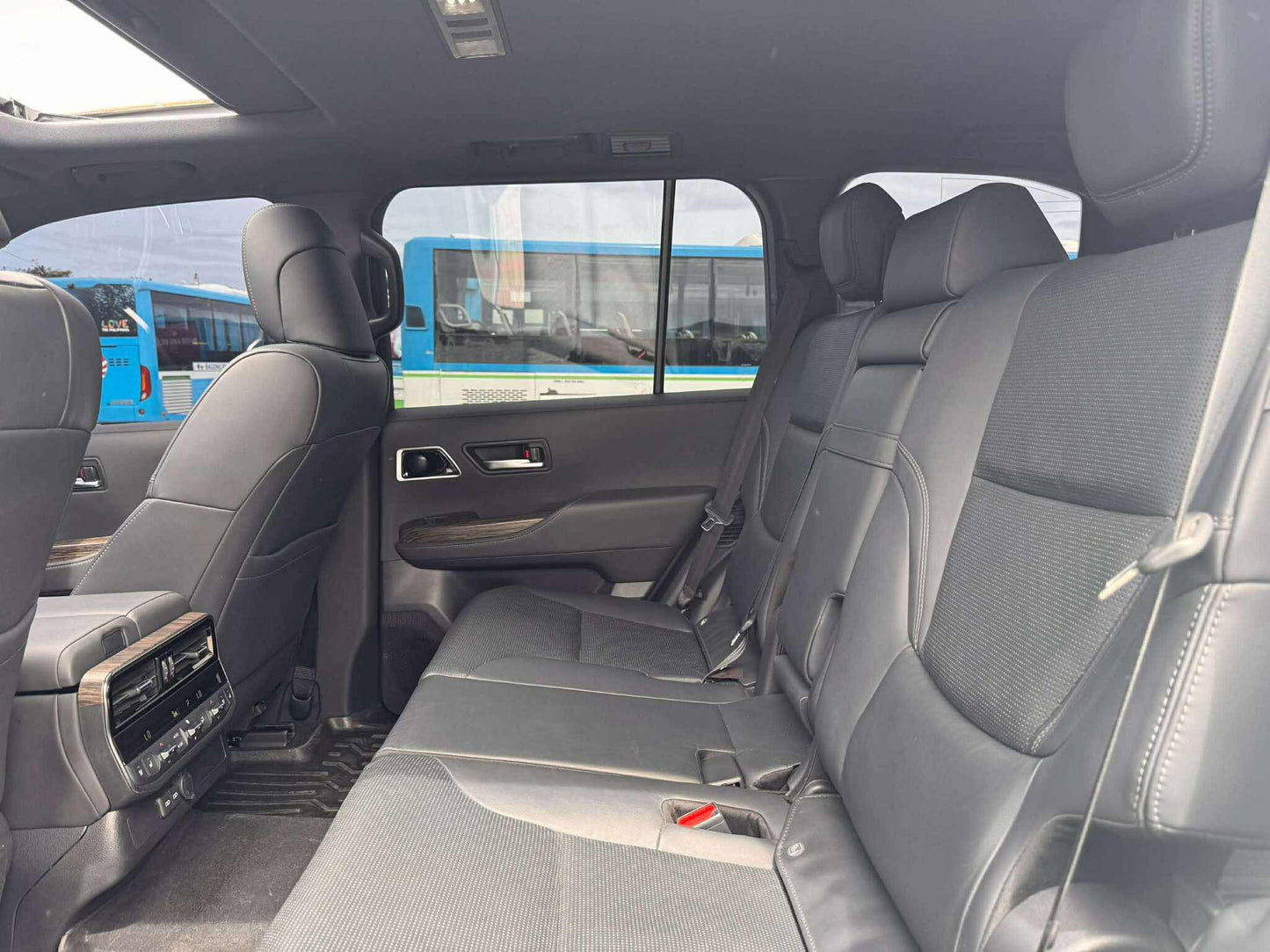 2022 TOYOTA LC300 3.3L 4X4 AUTOMATIC TRANSMISSION Gold Aces Car Display Center