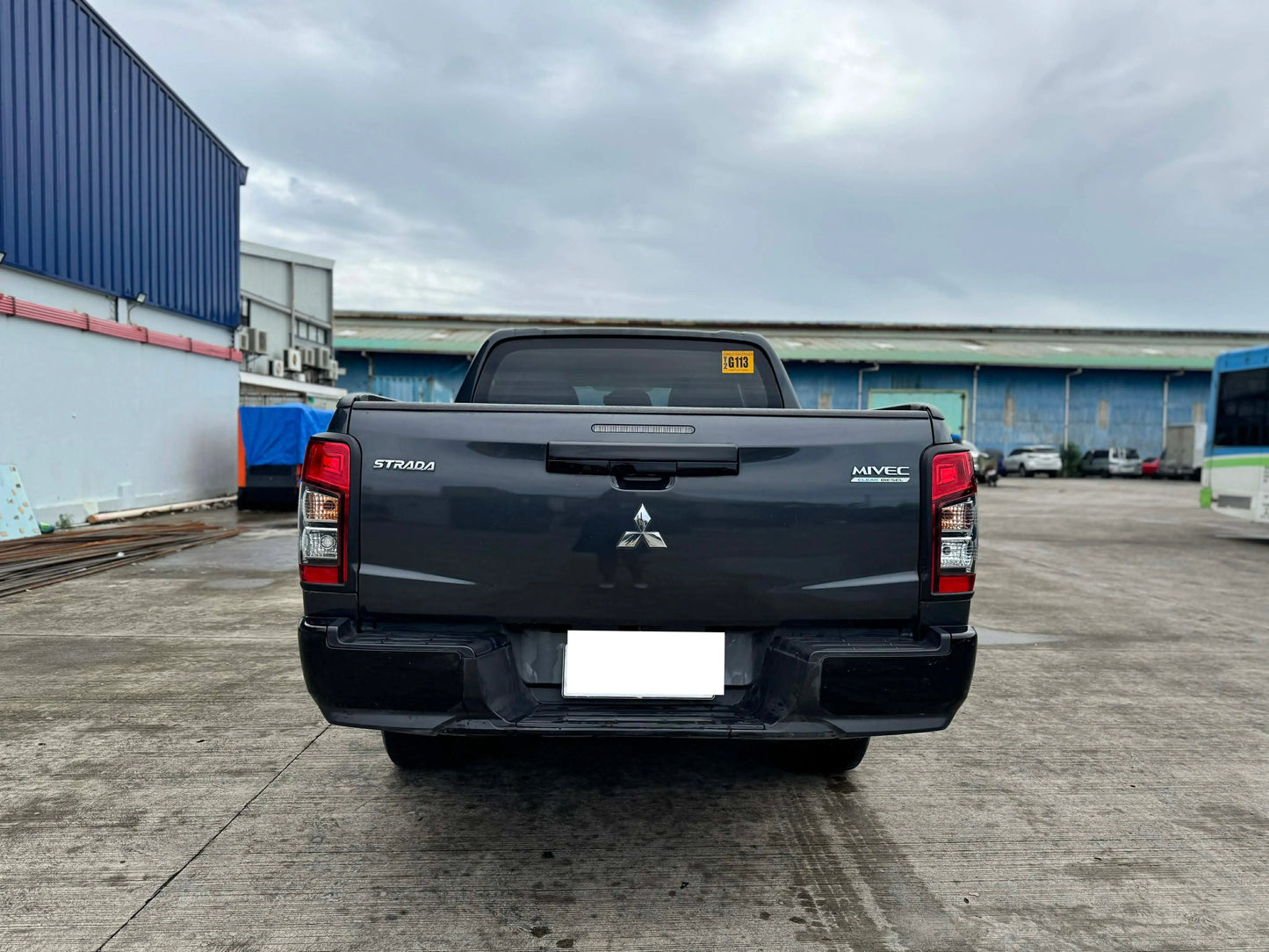 2023 MITSUBISHI STRADA 2.4L GLS 4X2 AUTOMATIC TRANSMISSION Gold Aces Car Display Center