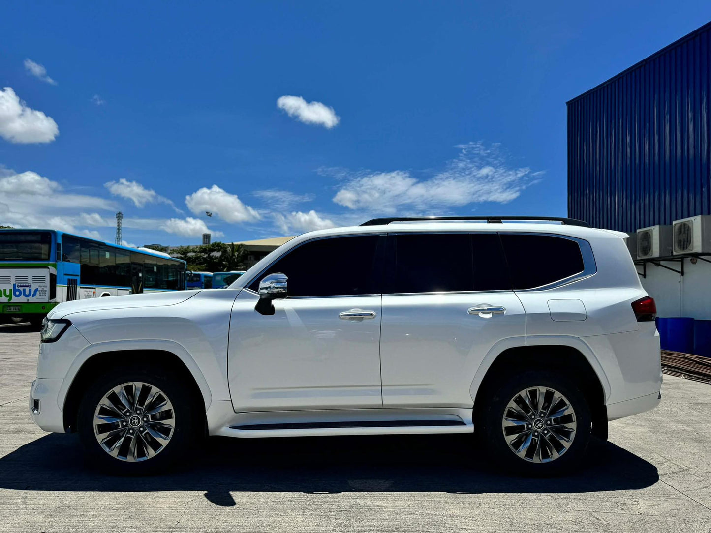 NEW ARRIVAL! 2022 TOYOTA LC300 3.3L 4X4 AUTOMATIC TRANSMISSION TOYOTA